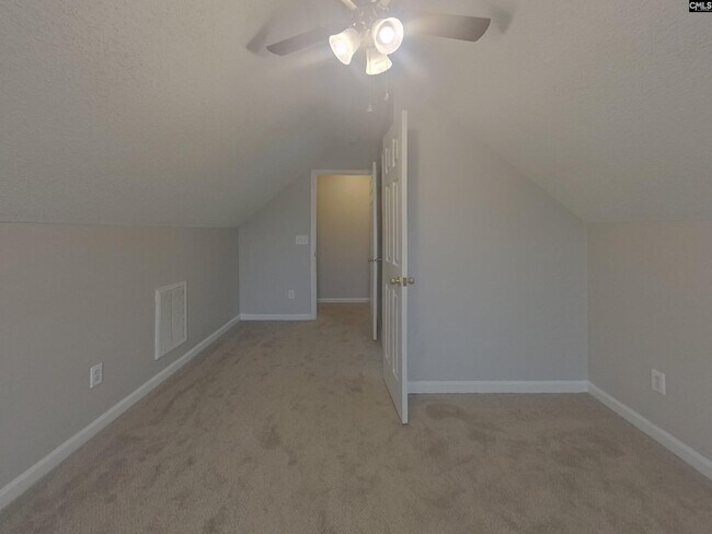 Building Photo - 608 Cottontail Ct N