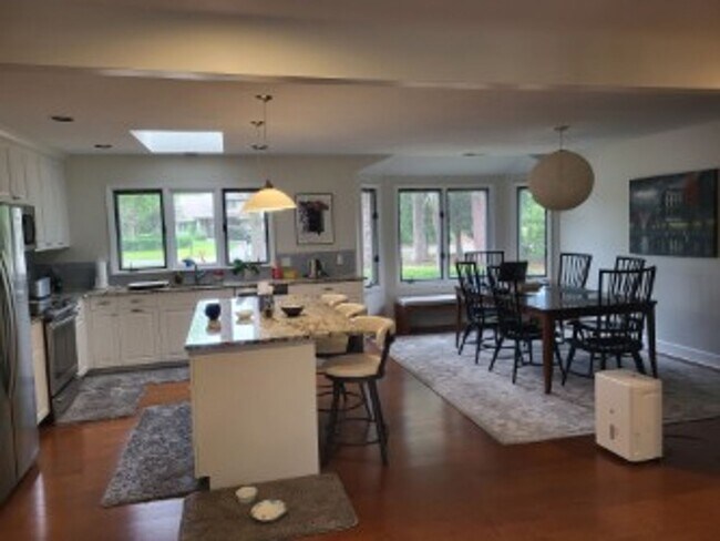 Building Photo - MOSS CREEK - Fairlawn Ct.