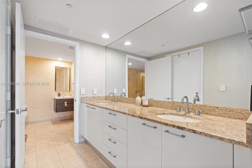 Building Photo - 1850 S Ocean Dr