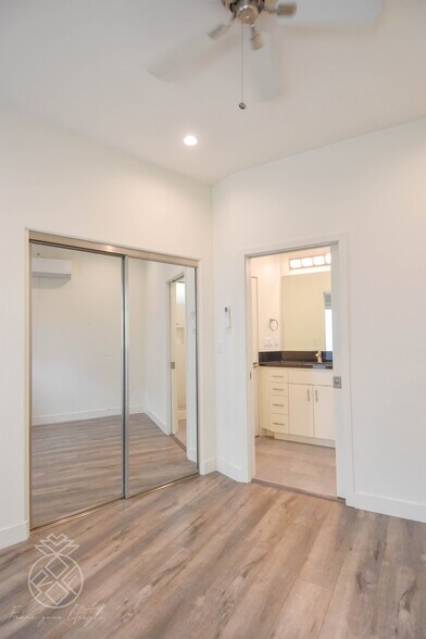 Building Photo - 905 Parkman Ave