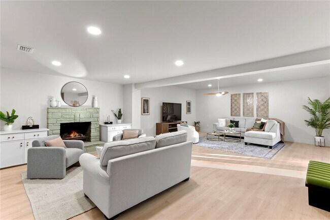 Building Photo - 4504 W Lamb Ave