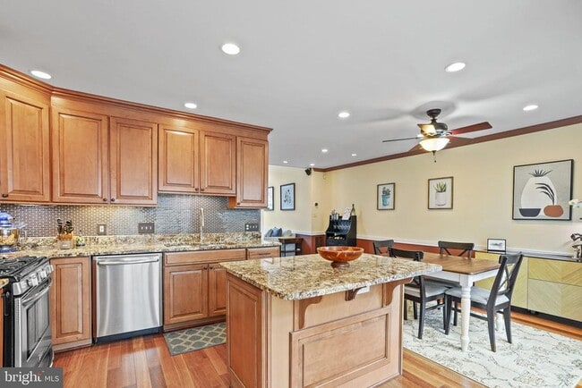 Building Photo - 2442 Garnett Dr