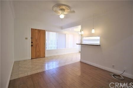 Building Photo - 6 7th Pl