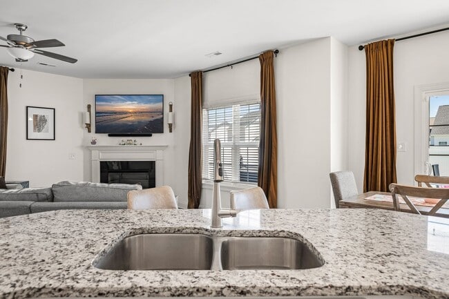 Building Photo - 227 Lookout Ln