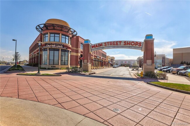 Building Photo - Gorgeous 4 bedroom/3.5 bath in highly desi...