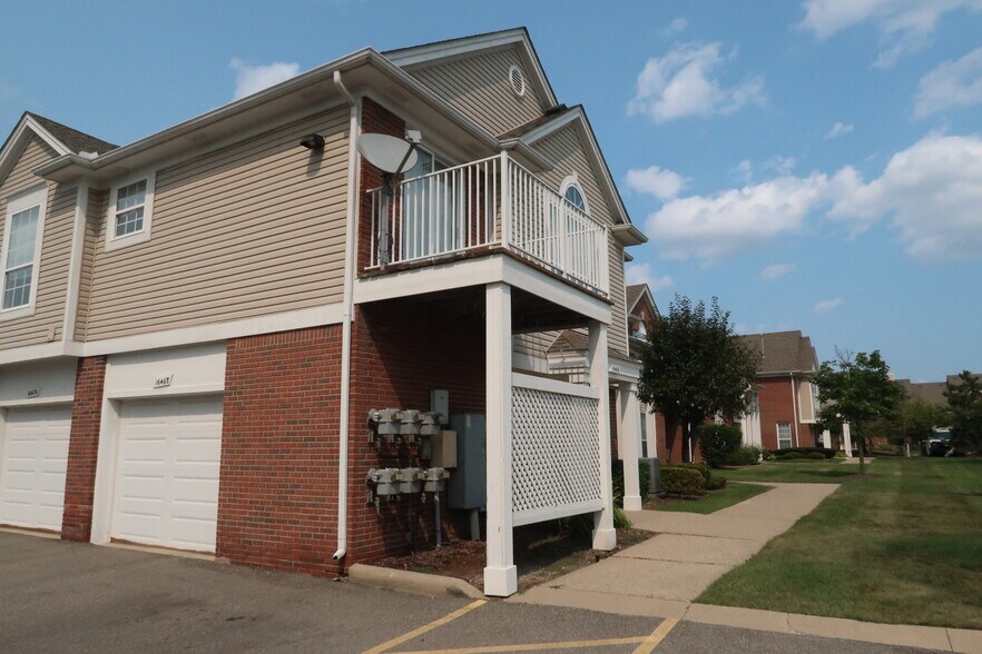 Building Photo - 16468 Radison Dr