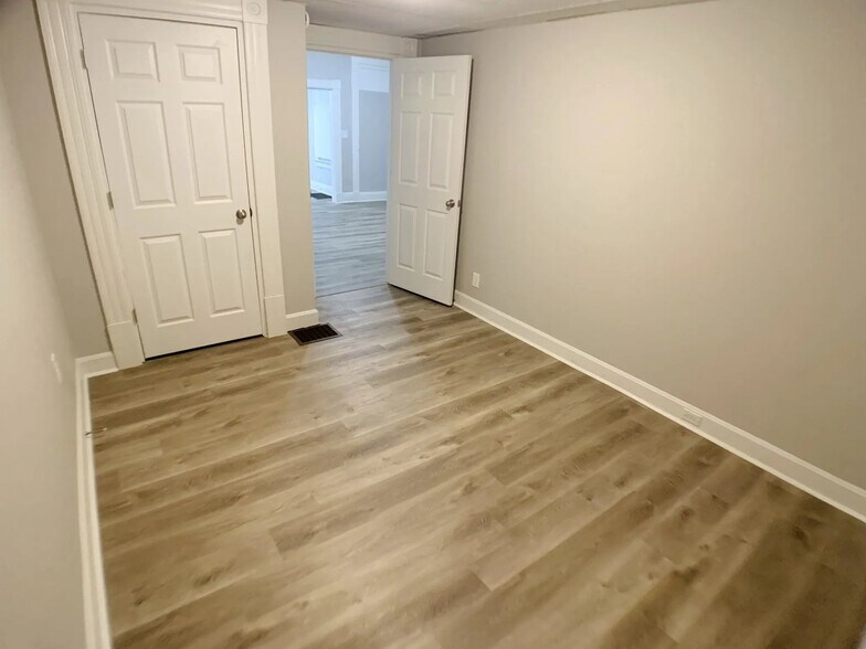 Building Photo - 313 E 16th St