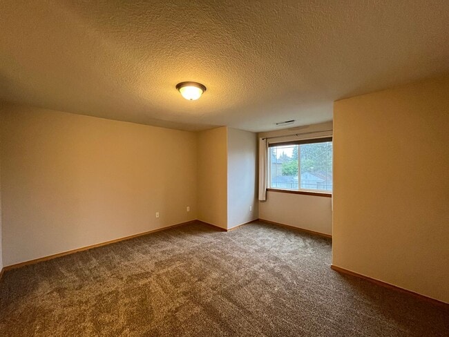 Building Photo - Brentwood Park Home - 3 Bedrooms, 2 baths 1,506 sq. ft.