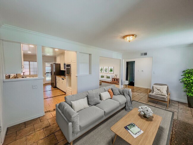 Building Photo - 1420 Central Ave