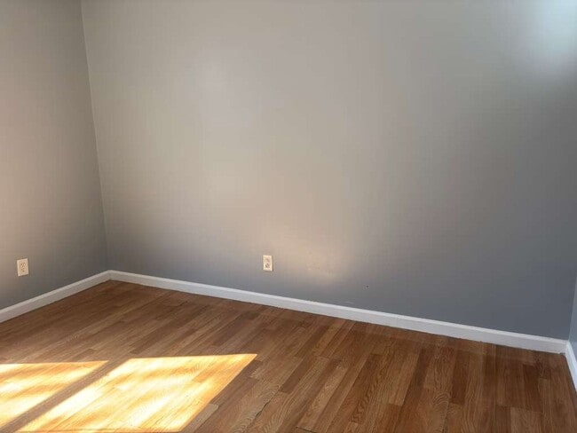 Building Photo - 448 Avon Ave