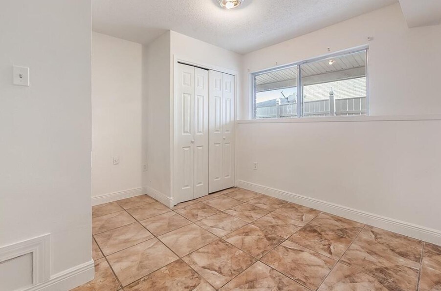 Building Photo - 2728 Valentine Ct