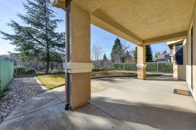 Building Photo - Cute 2bd/2ba home in 55+ Sun City Roseville