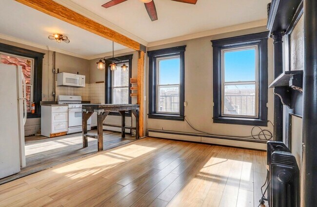 Building Photo - 388 Baldwin Ave