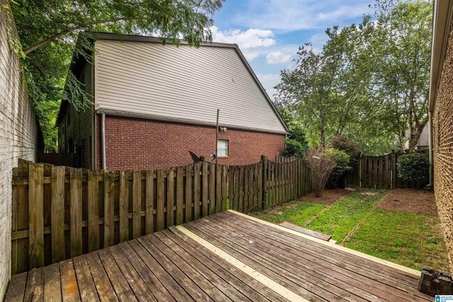 Building Photo - 2250 Ridgemont Dr