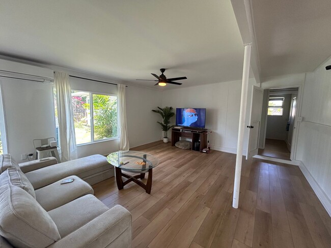 Building Photo - Beautifully Renovated Kailua Home | Walk t...
