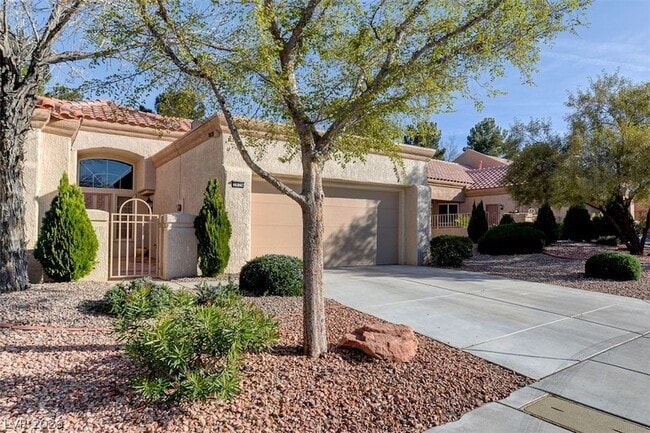 Building Photo - 2628 Highvale Dr