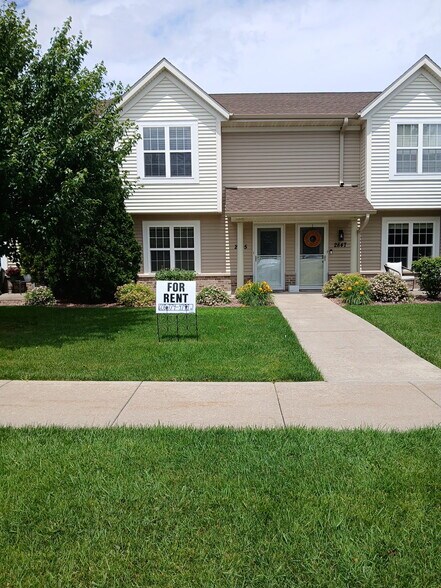 Building Photo - 2845 Holiday Dr
