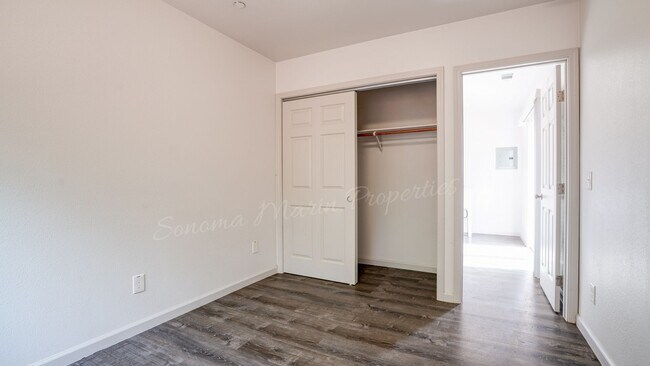 Building Photo - 382 Ely Rd N
