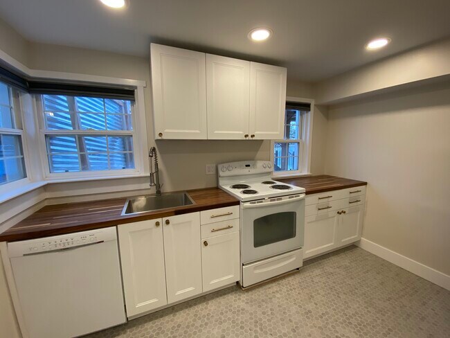 Building Photo - 310 E. 11th Ave.