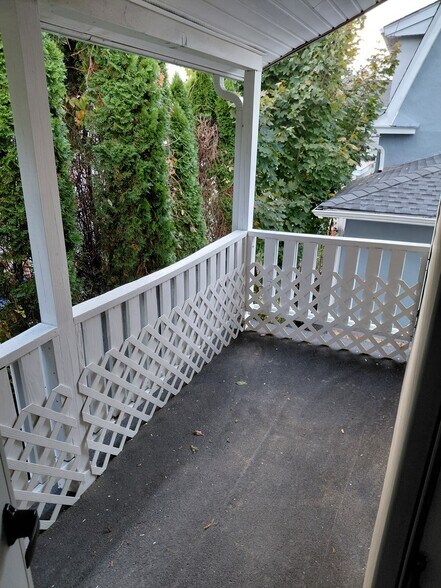 Sm porch off main bedroom - 41 Saratoga Ave