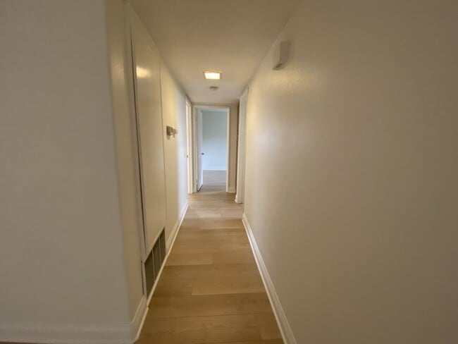 Building Photo - 2 Bedroom, 2 Bath, Downstairs Condo!