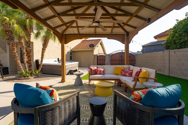 Building Photo - 7804 W Pershing Ave