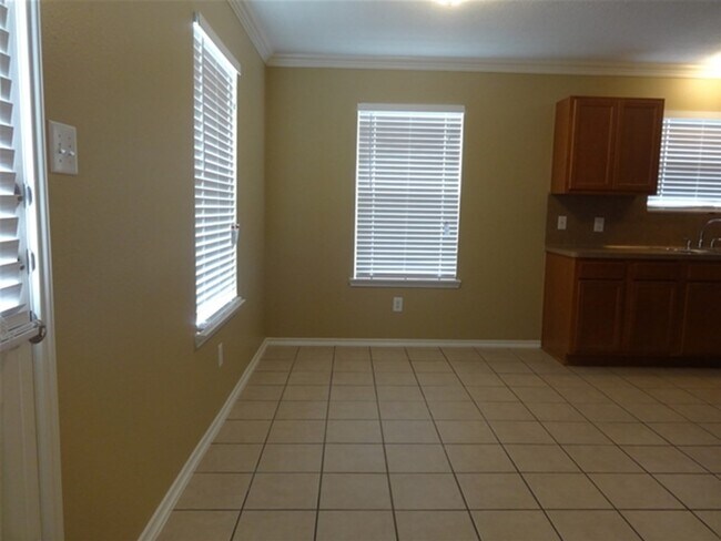 Building Photo - 8918 Farm Ridge Ln