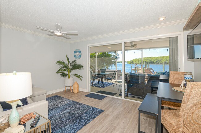 Building Photo - 110 SW Hideaway Pl