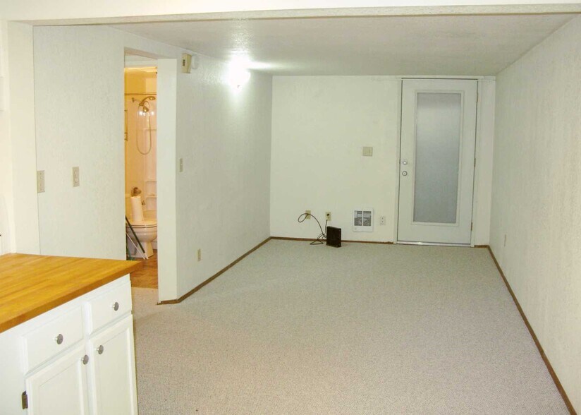 Building Photo - 2111 17th Ave S