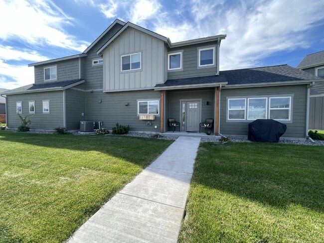 Building Photo - Practically New 3 Bedroom with Mountain Views!