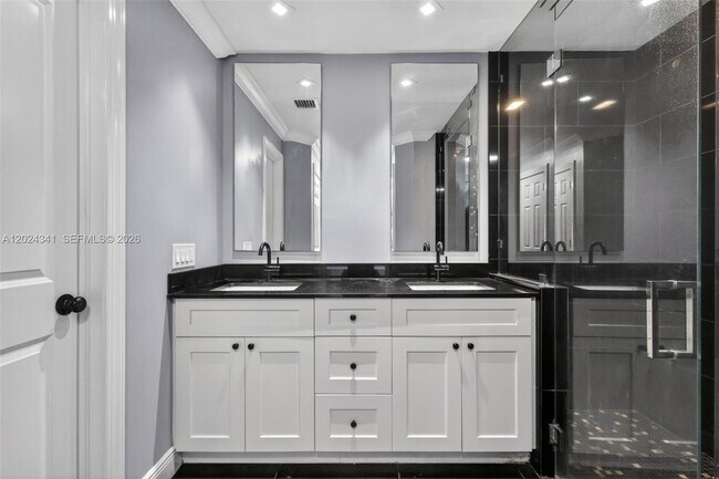 Building Photo - 9654 Sun Pointe Dr