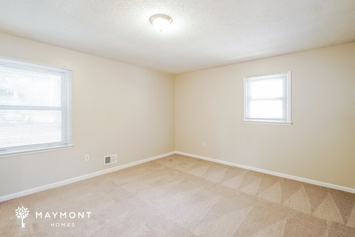 Building Photo - 212 Raintree Dr