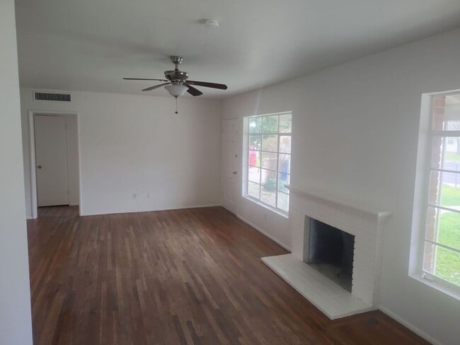 Building Photo - 3 Bedroom 1 Bathroom Home in Benton Park Available! Ask About Our Move-In Special!