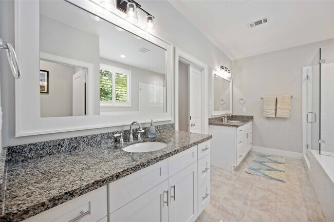 Building Photo - 1324 W Pierce St