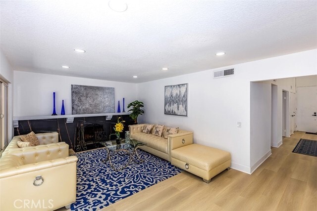 Building Photo - 1250 Kinglake Dr