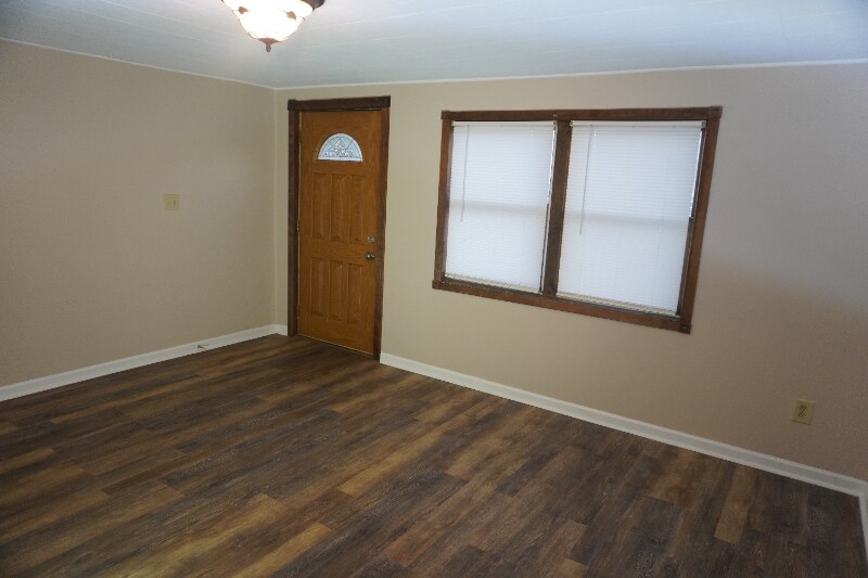 Building Photo - 7956 Eastdale Rd