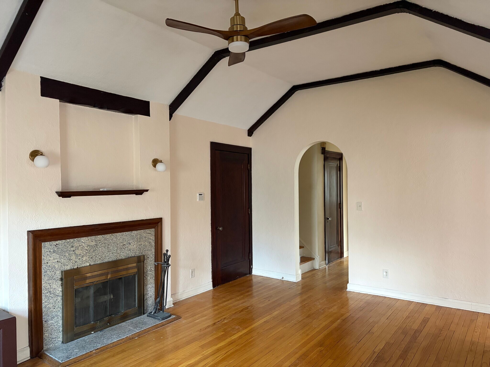 Building Photo - 1070 N Warren St