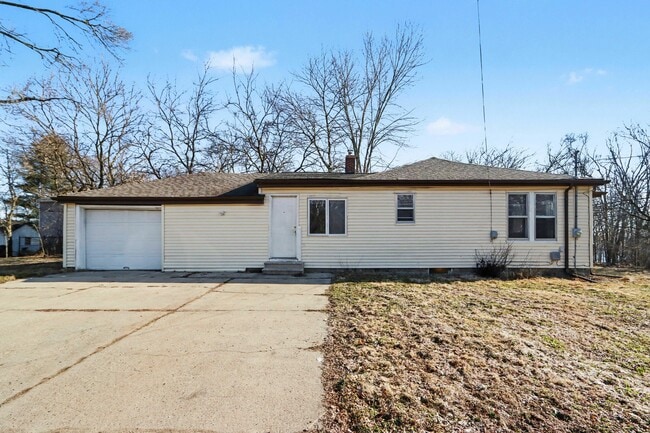 Building Photo - 2215 Mt Olivet Rd