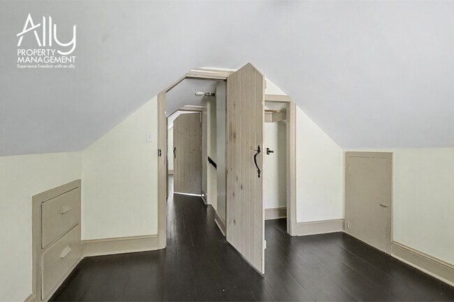 Building Photo - 2550 Woodland Dr
