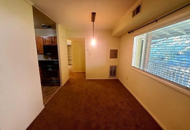 Building Photo - 5604 Crenshaw Rd