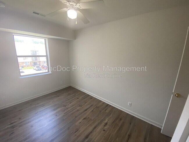 Building Photo - 100 Chesterfield Ln