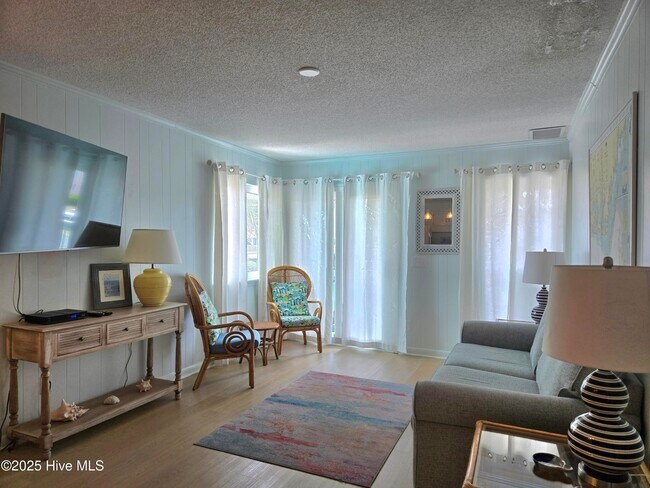 Building Photo - 301 Commerce Way