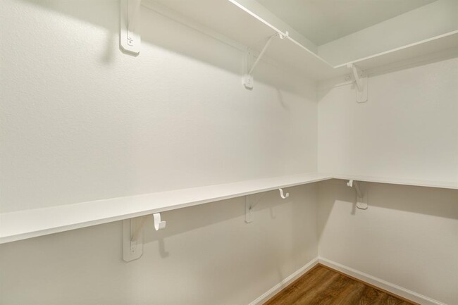 Building Photo - 211 Park Place Cir