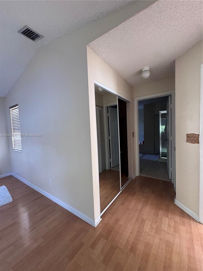 Building Photo - 4924 SW 151st Ave