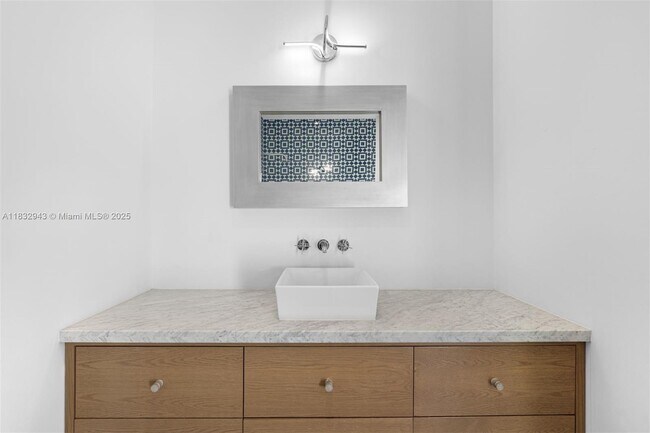 Building Photo - 712 NE 72nd St