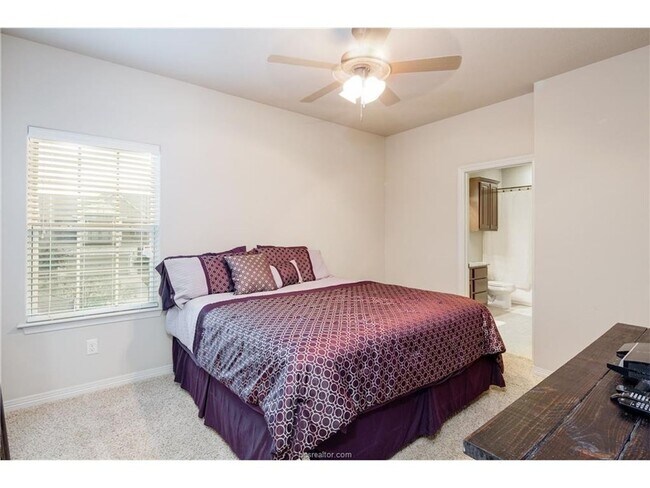 Building Photo - August 2025 Move In! Beautiful 3 Bed, 3.5 ...
