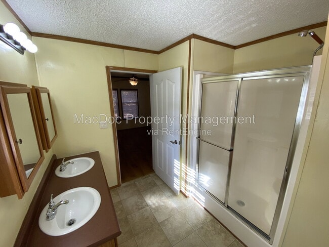 Building Photo - 6280 Mt Airy Dr