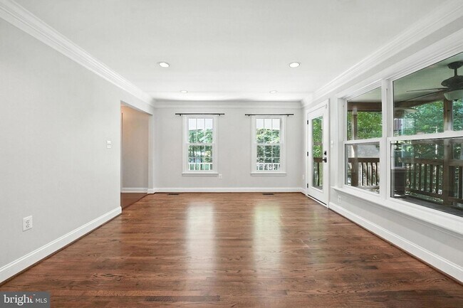Building Photo - 11109 Ravine Dr