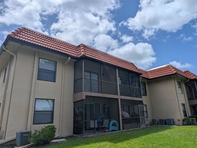 Building Photo - 21915 Lake Forest Cir