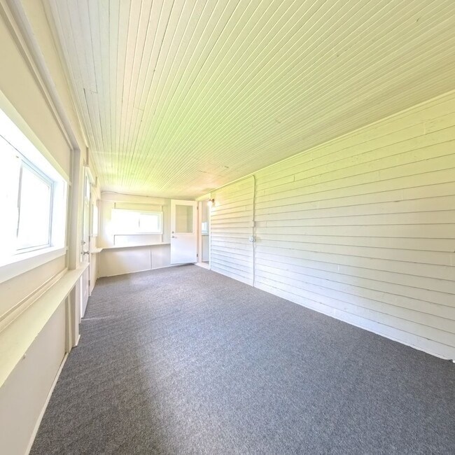Building Photo - Newly remodeled 3 bedroom 1 bathroom home-...